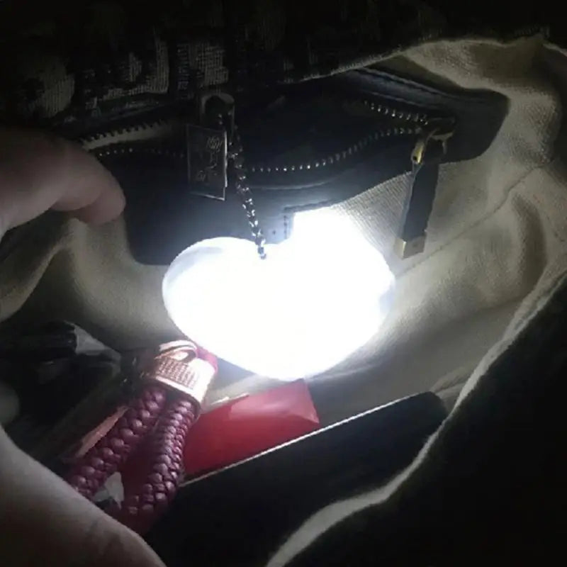 مصباح LED للحقيبة بشكل قلب أو نجمة أو دائرة
يعمل بلمسة،  مثالي كإضاءة ليلية داخل الحقيبة. .